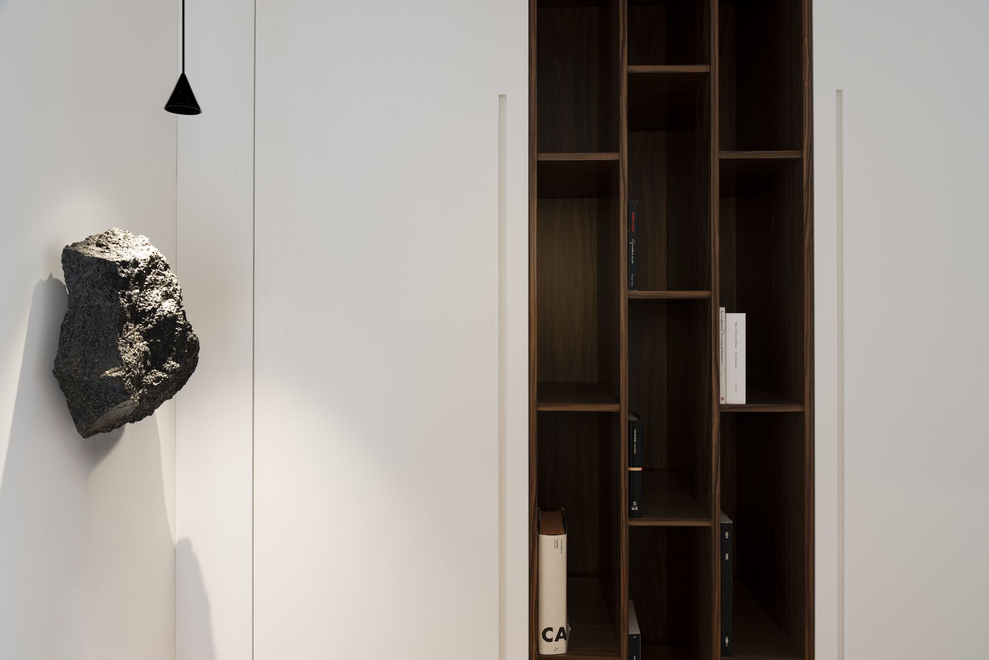 Living con parete attrezzata in noce